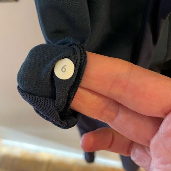 Lululemon Run: Stuff Your Bra Tank Navy size 6 - Picture 9 of 12